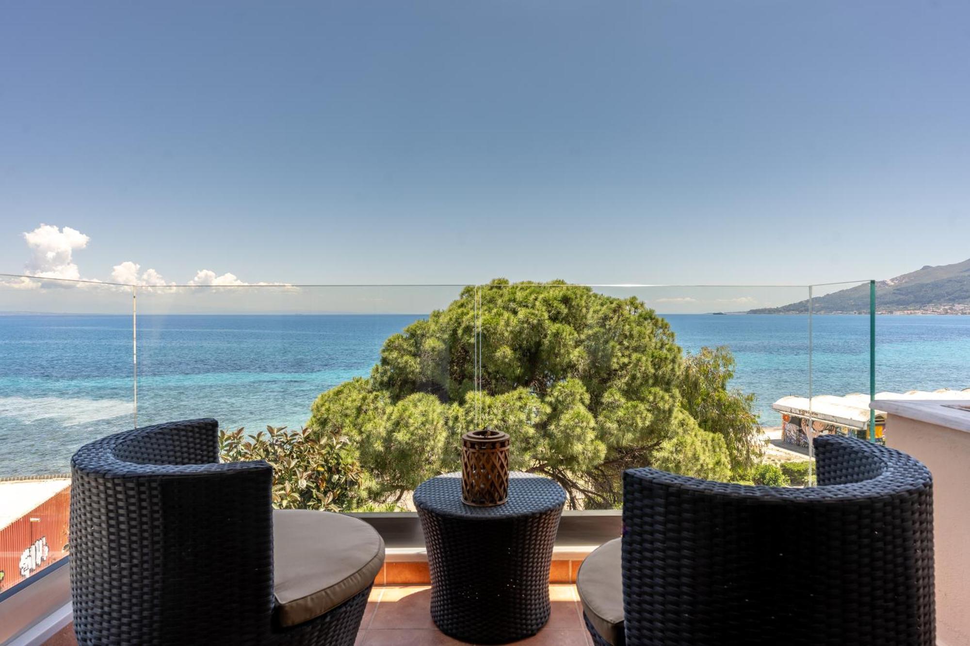 Seafront Spirit Suites Закинтос Екстериор снимка