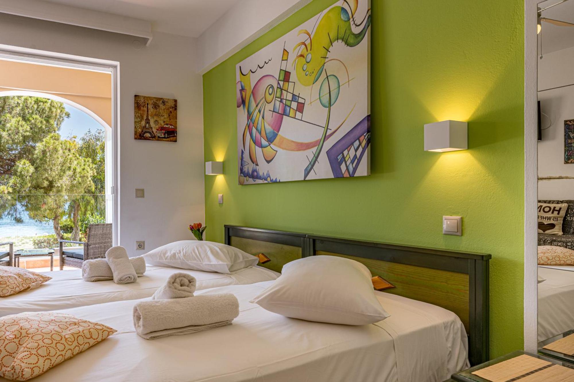 Seafront Spirit Suites Закинтос Стая снимка