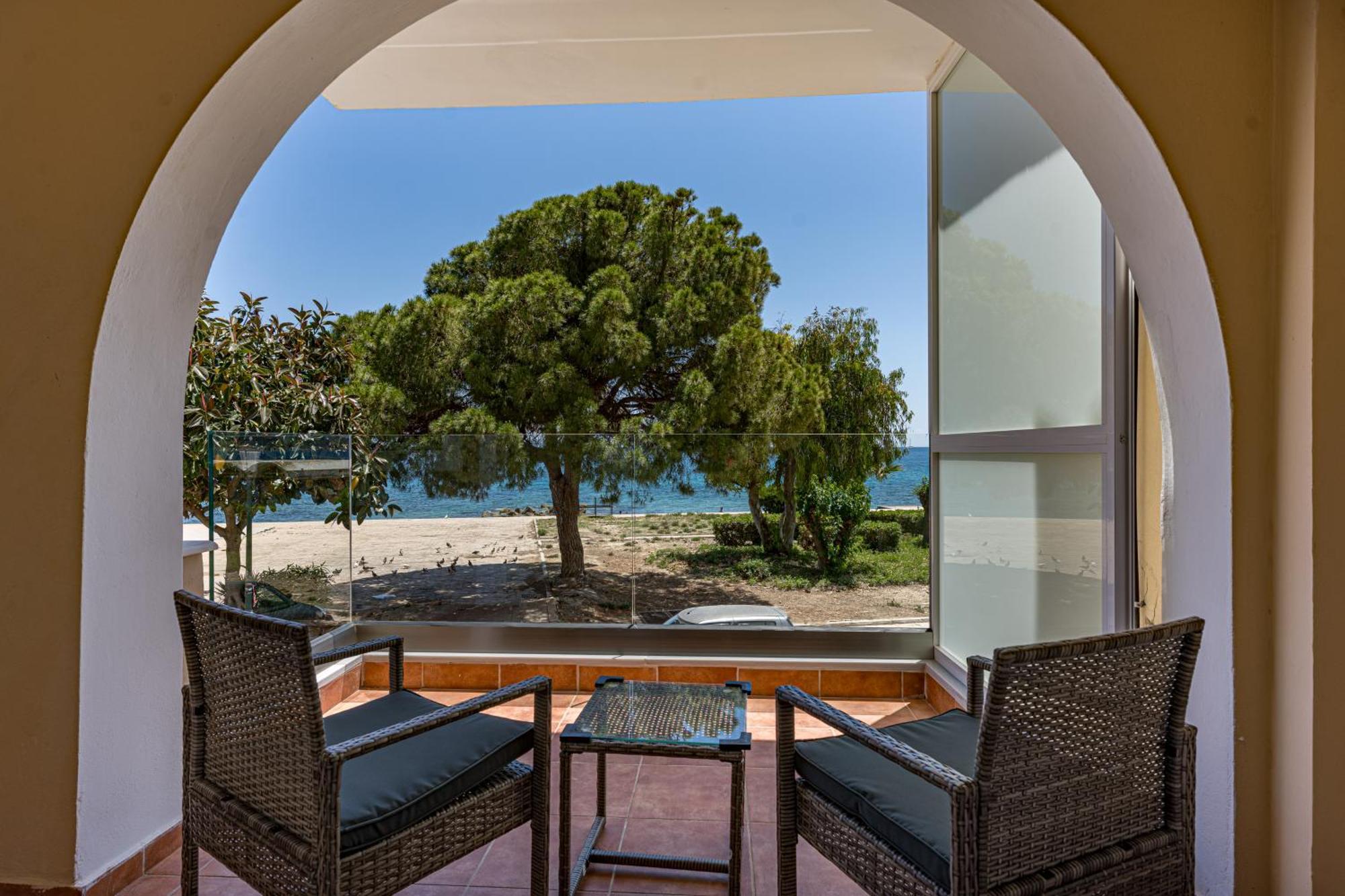 Seafront Spirit Suites Закинтос Екстериор снимка