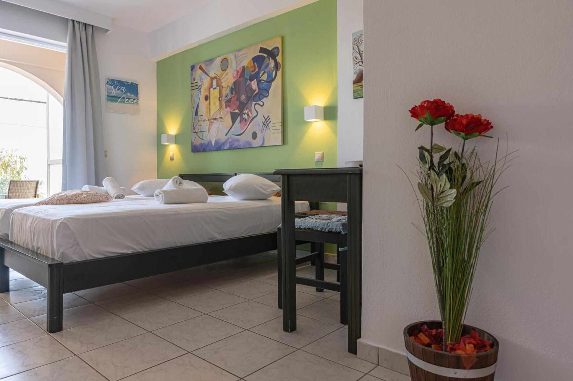 Seafront Spirit Suites Закинтос Стая снимка