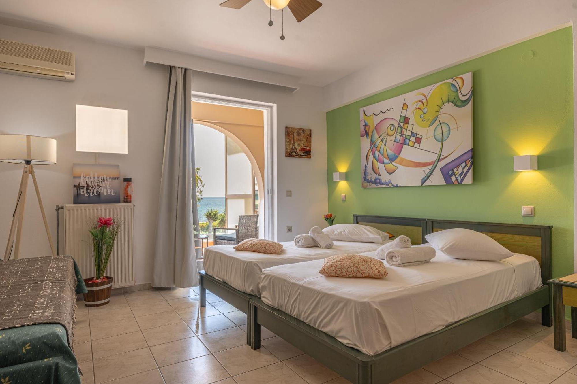 Seafront Spirit Suites Закинтос Стая снимка