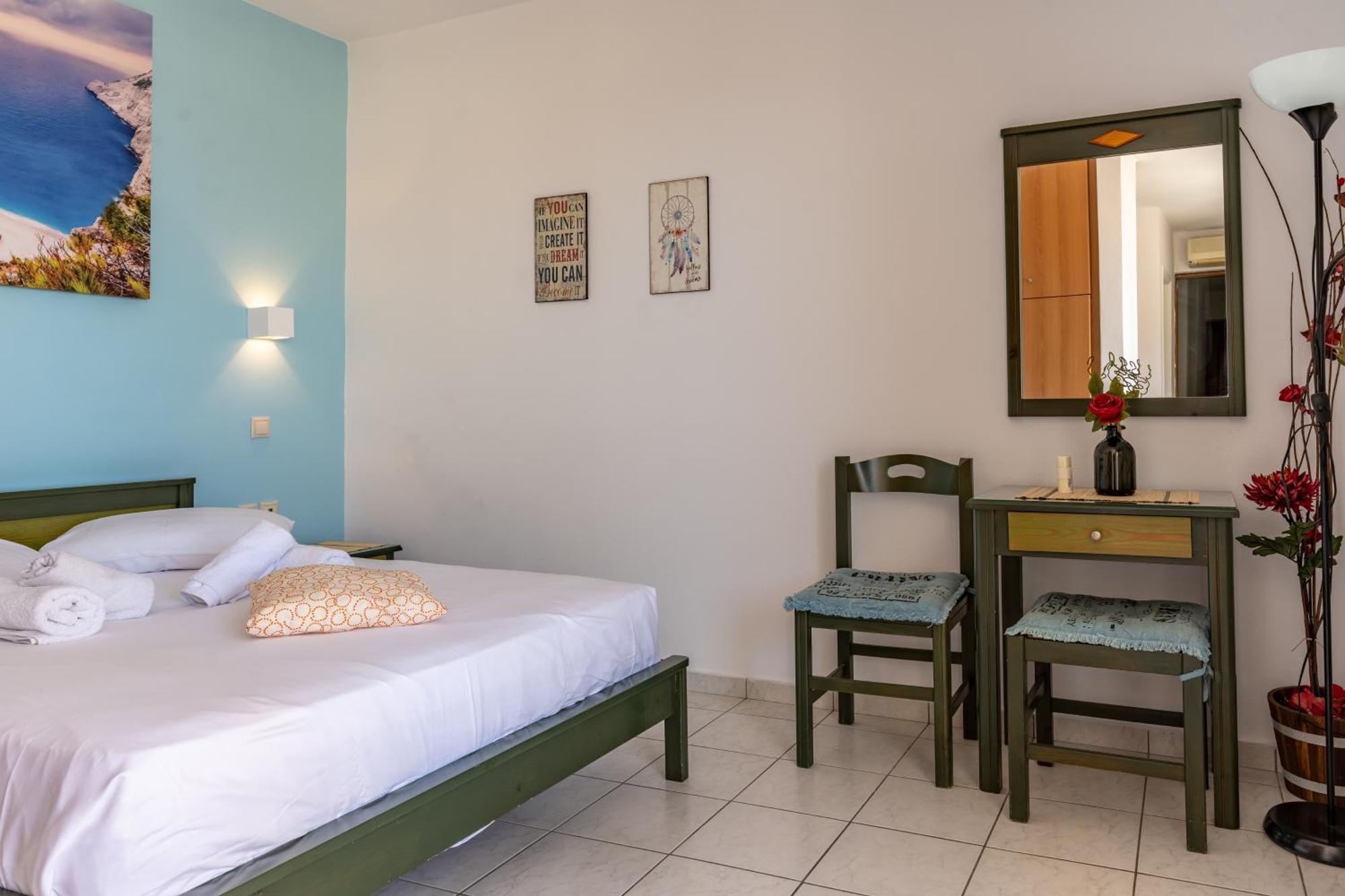 Seafront Spirit Suites Закинтос Стая снимка