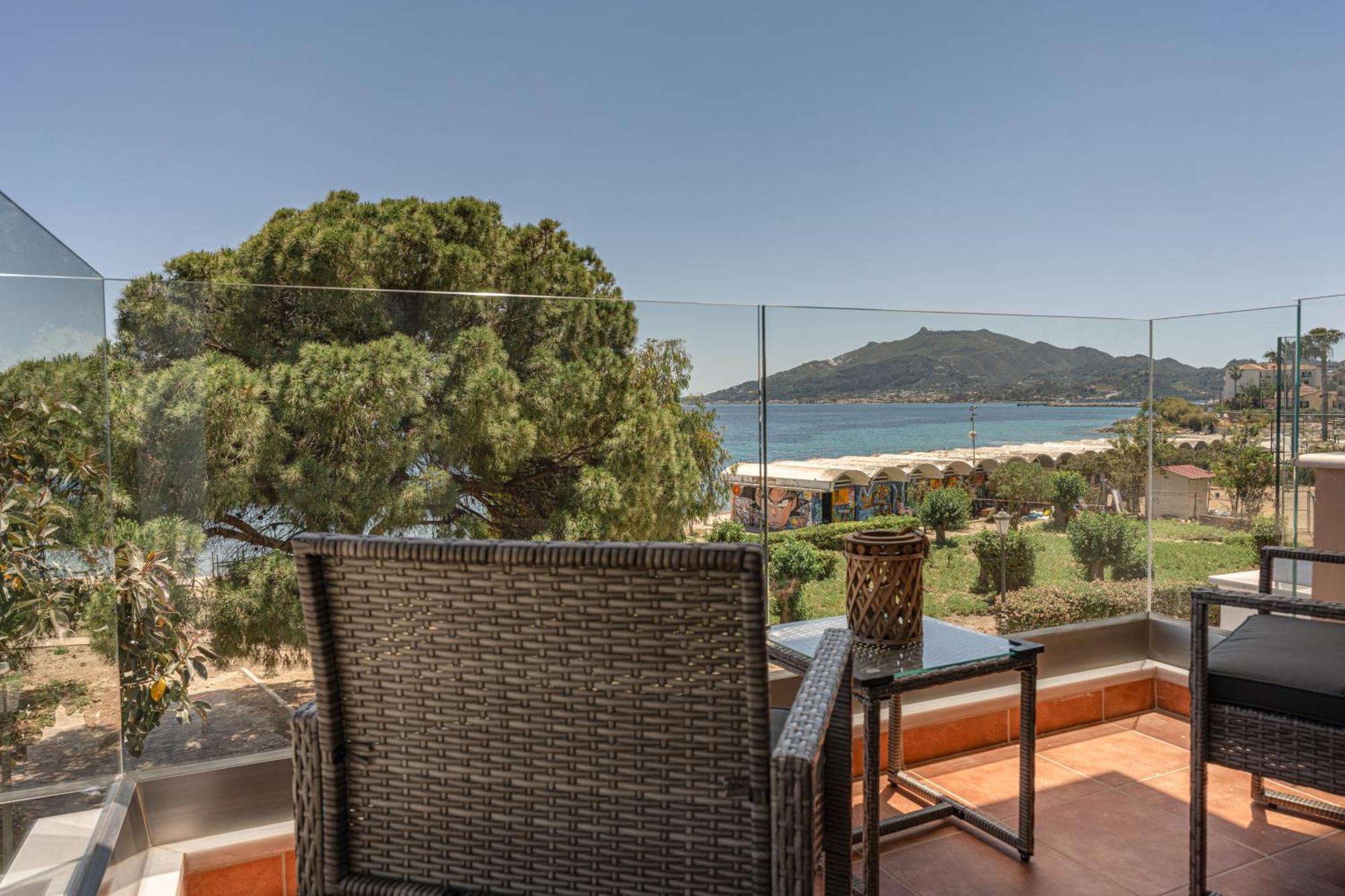Seafront Spirit Suites Закинтос Екстериор снимка
