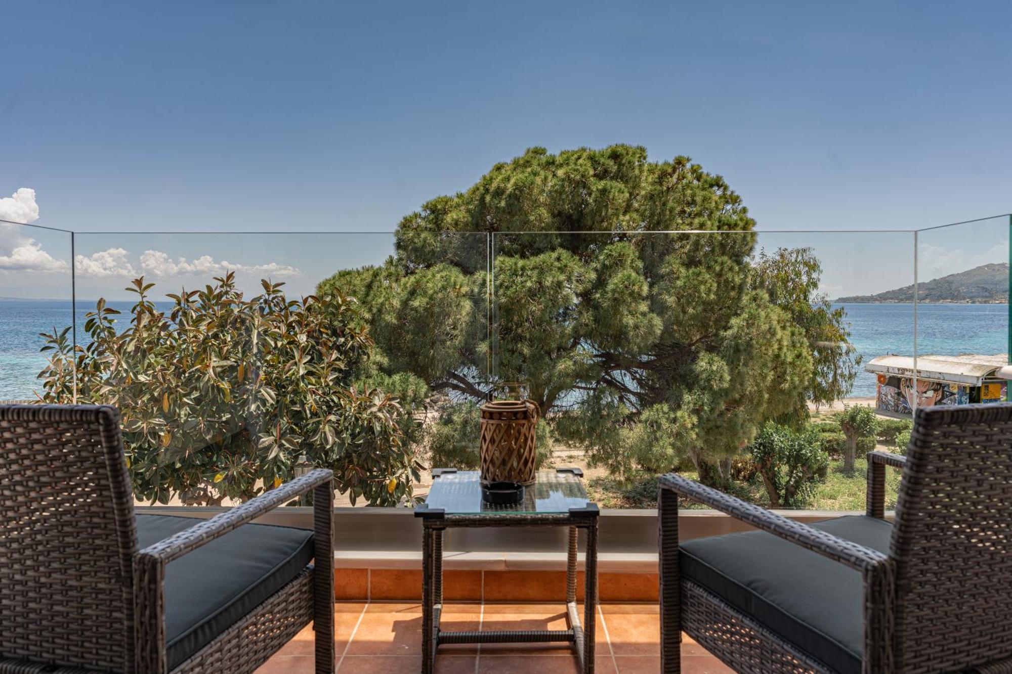 Seafront Spirit Suites Закинтос Стая снимка